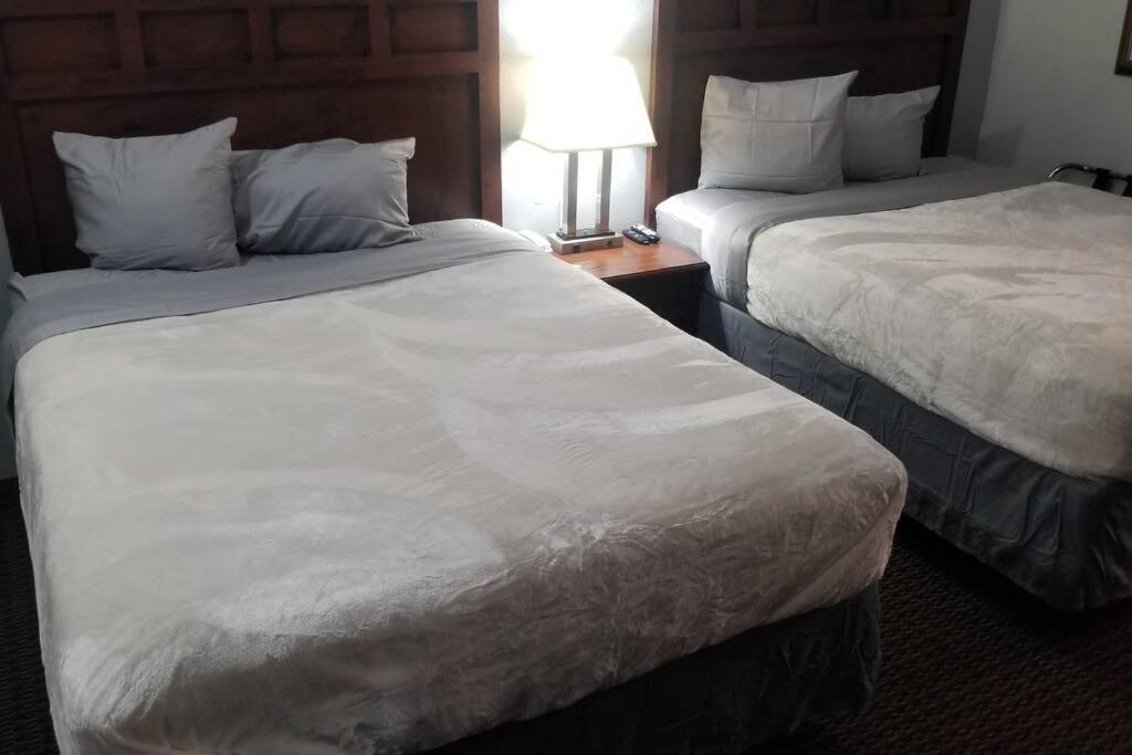 Hotel 2 Queen Beds Hotel Room 136 Wi-Fi Stillwater Exterior photo